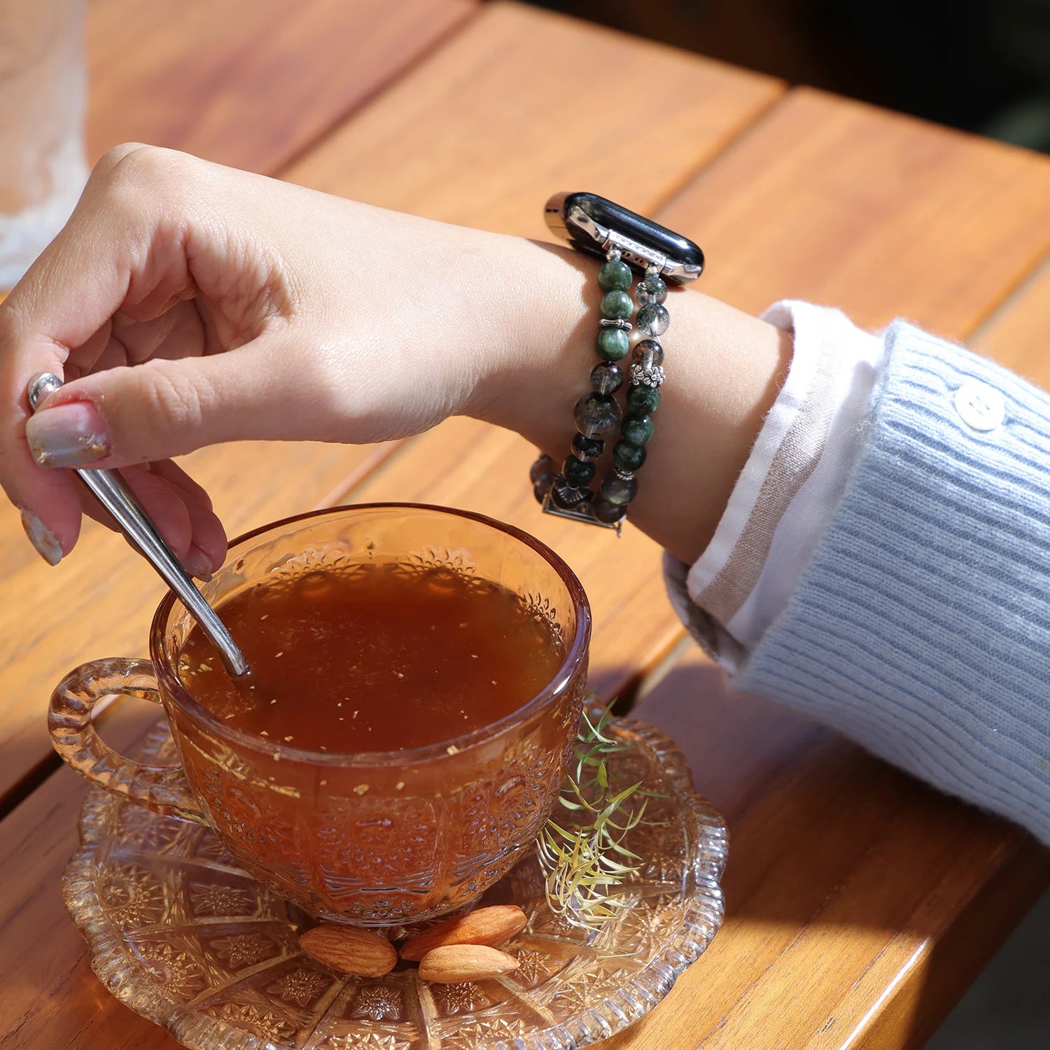 أوديت - سوار ساعة أبل مزدوج الخيوط مصنوع يدويًا من حجر الأمازونيت ولؤلؤ سواروفسكي