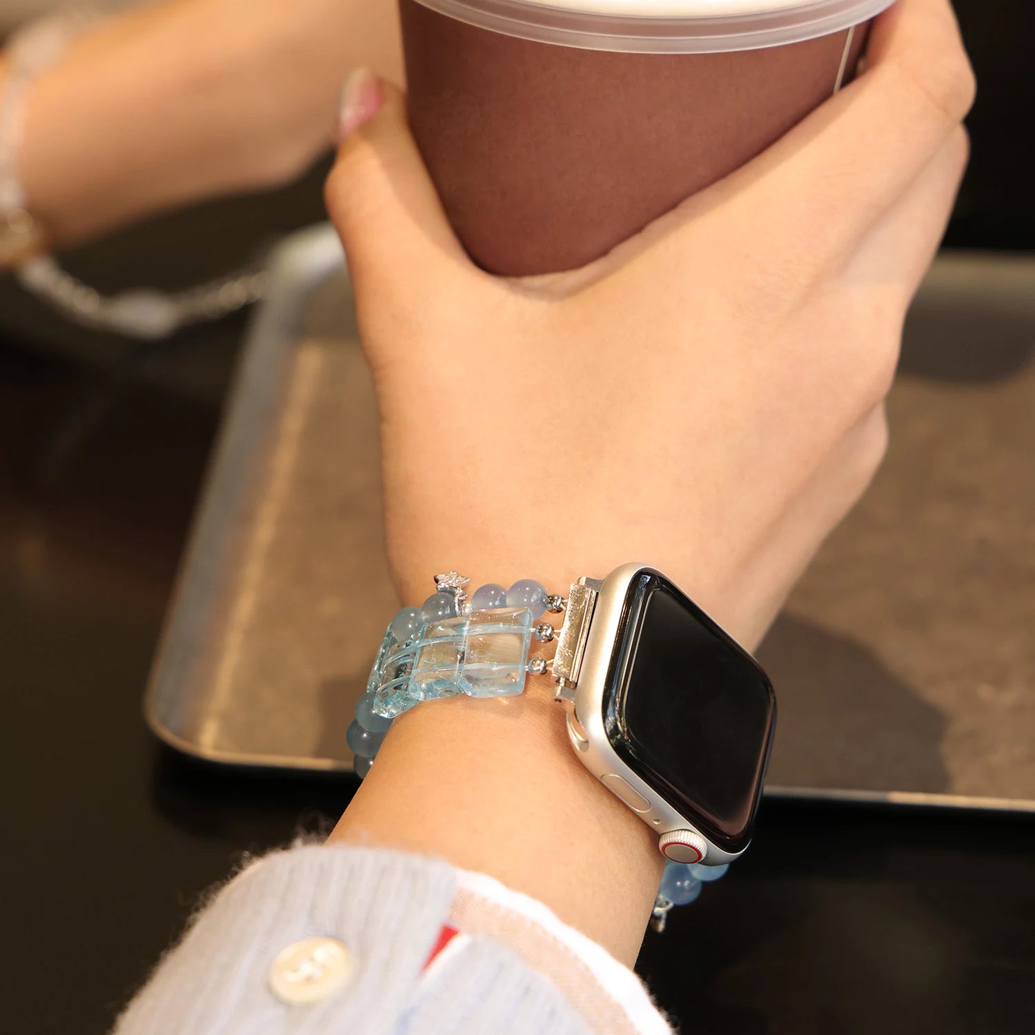 أوديت - سوار ساعة أبل مزدوج الخيوط مصنوع يدويًا من حجر الأمازونيت ولؤلؤ سواروفسكي