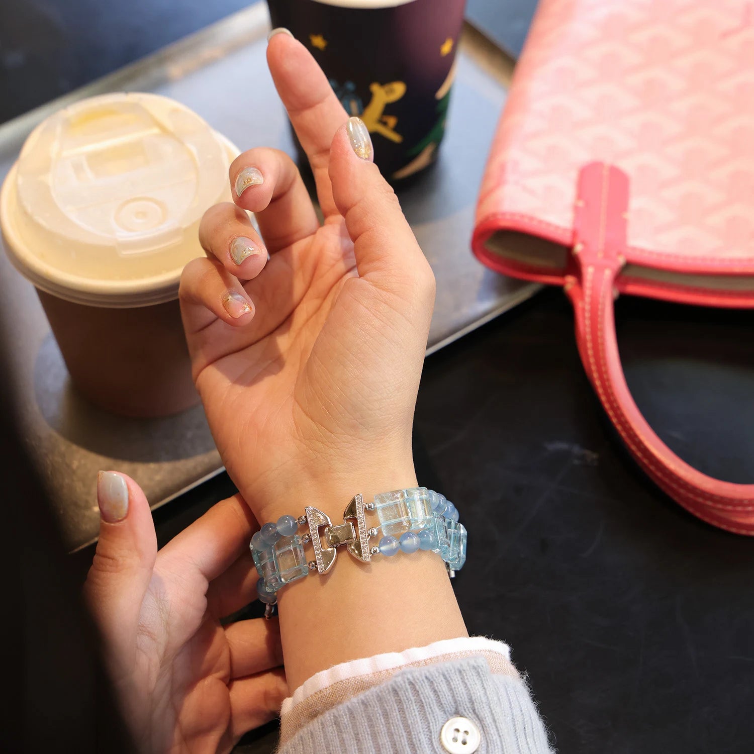 أوديت - سوار ساعة أبل مزدوج الخيوط مصنوع يدويًا من حجر الأمازونيت ولؤلؤ سواروفسكي