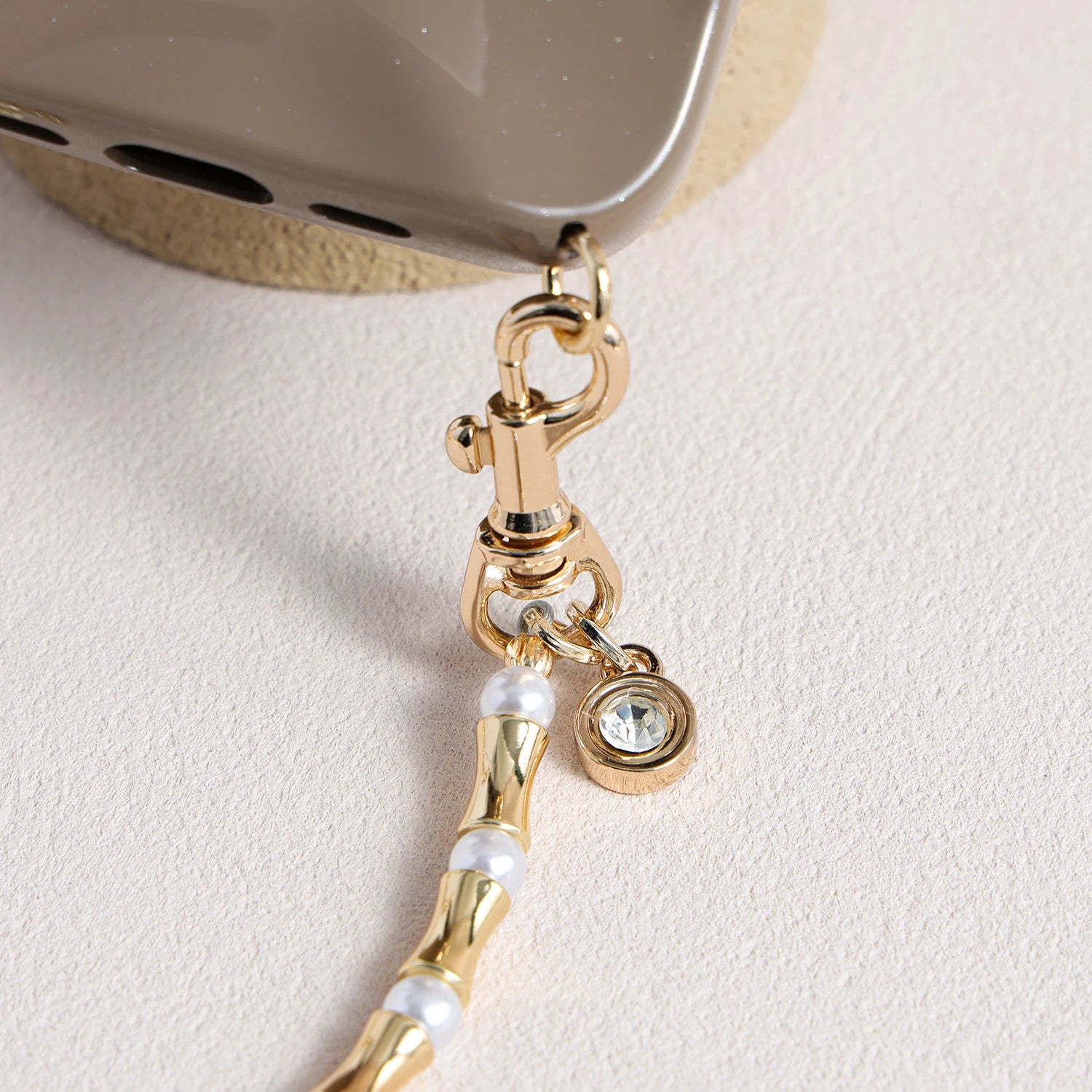 أوديت - سوار ساعة أبل مزدوج الخيوط مصنوع يدويًا من حجر الأمازونيت ولؤلؤ سواروفسكي