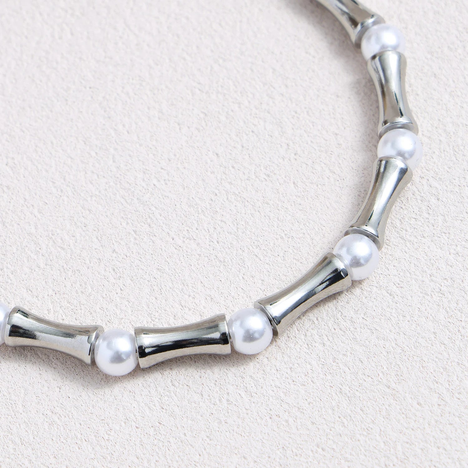 أوديت - سوار ساعة أبل مزدوج الخيوط مصنوع يدويًا من حجر الأمازونيت ولؤلؤ سواروفسكي