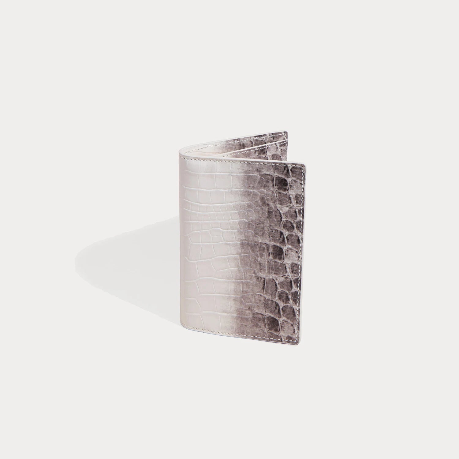 Cyrene Portefeuille – Croc-Embossed Leather Passport Holder
