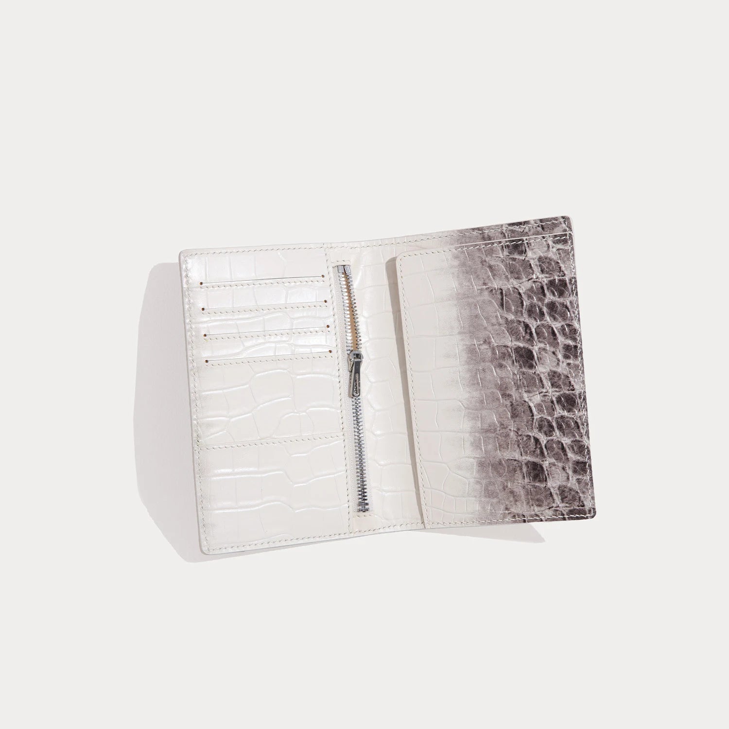 Cyrene Portefeuille – Croc-Embossed Leather Passport Holder