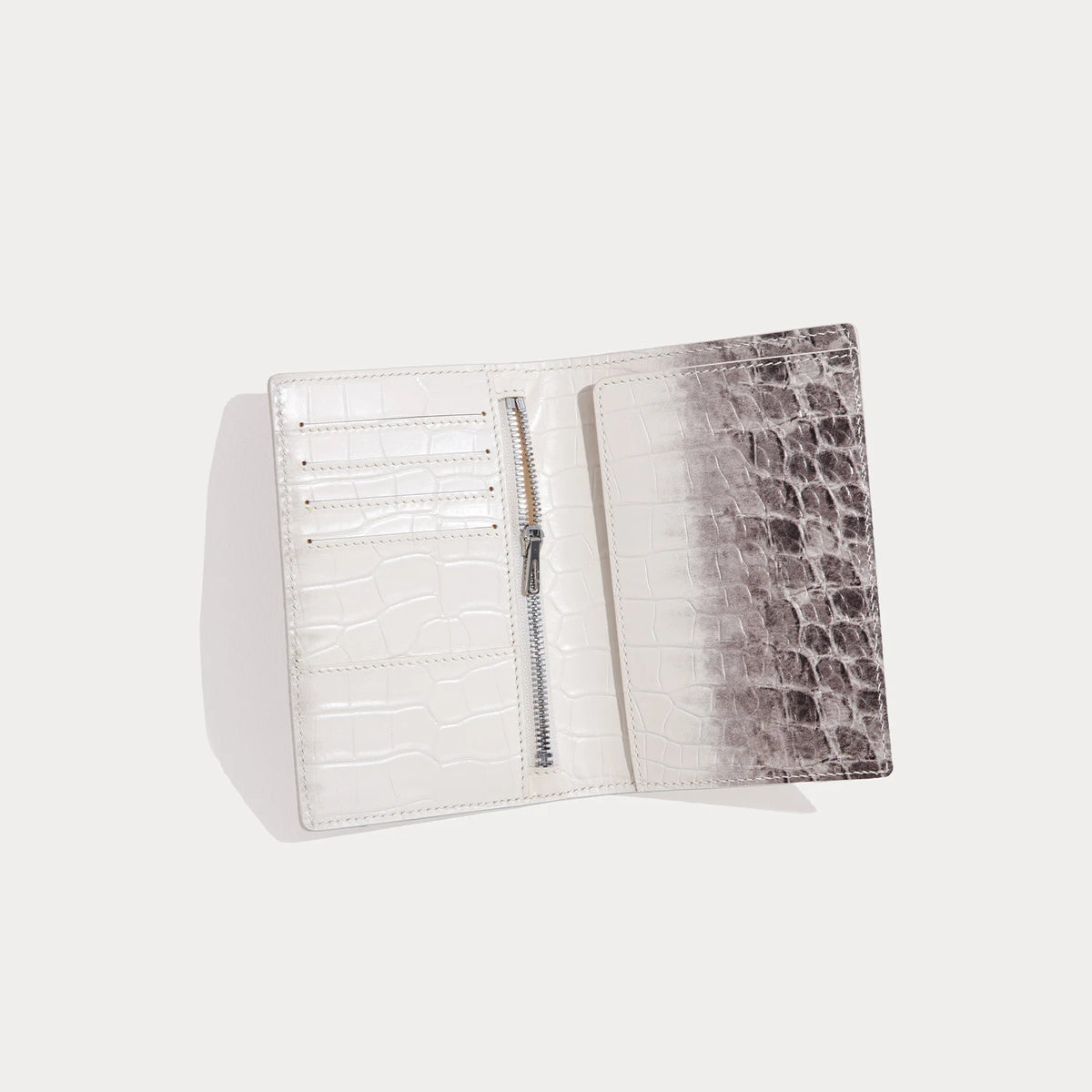 Cyrene Portefeuille – Croc-Embossed Leather Passport Holder