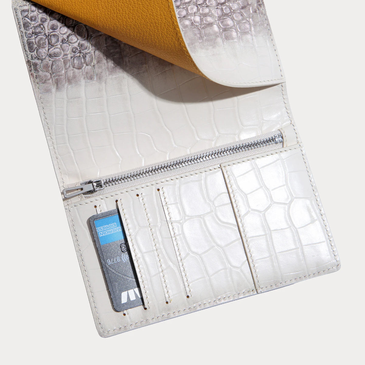 Cyrene Portefeuille – Croc-Embossed Leather Passport Holder