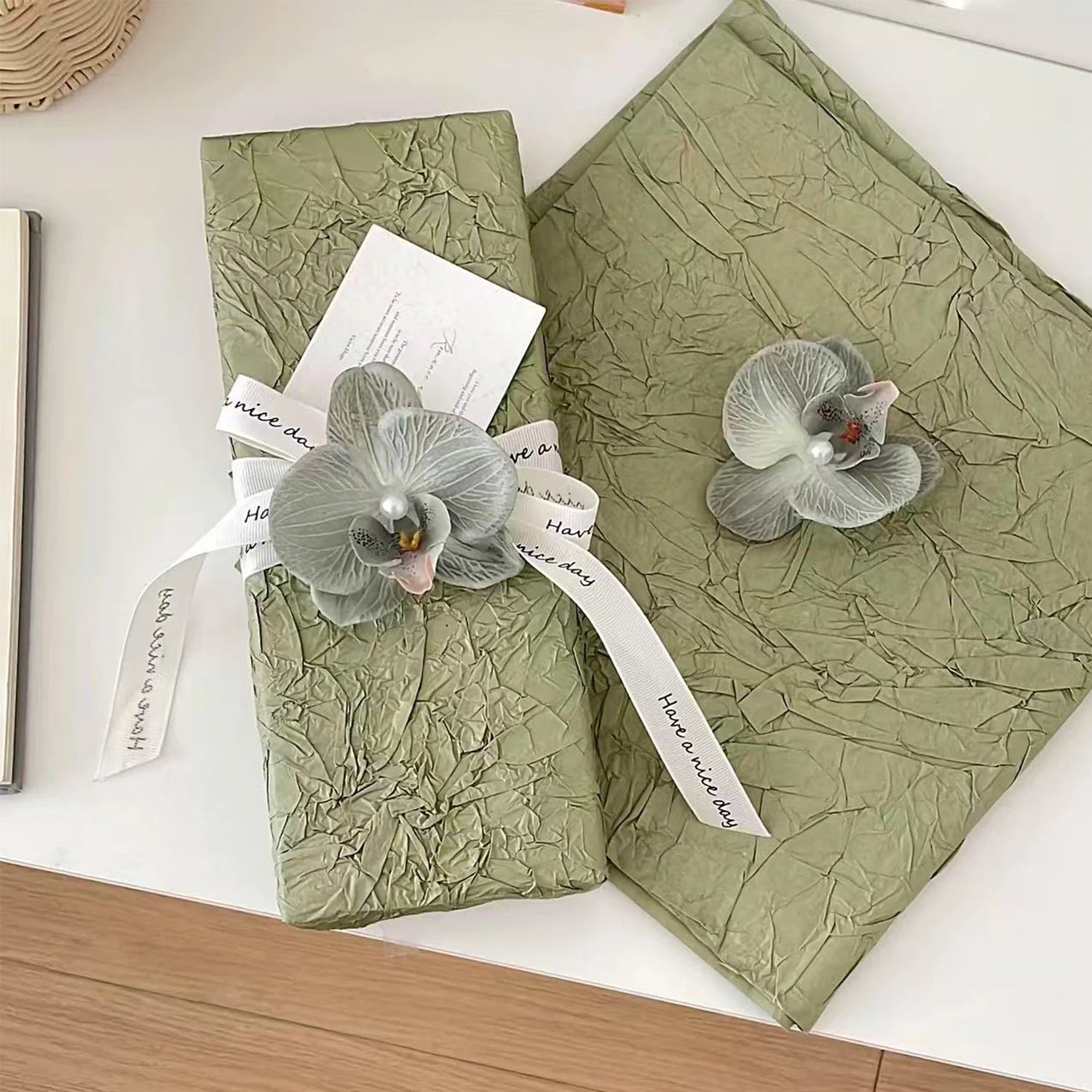 Arum Poétique botanical gift wrapping style with sculptural calla lily and textured floral presentation