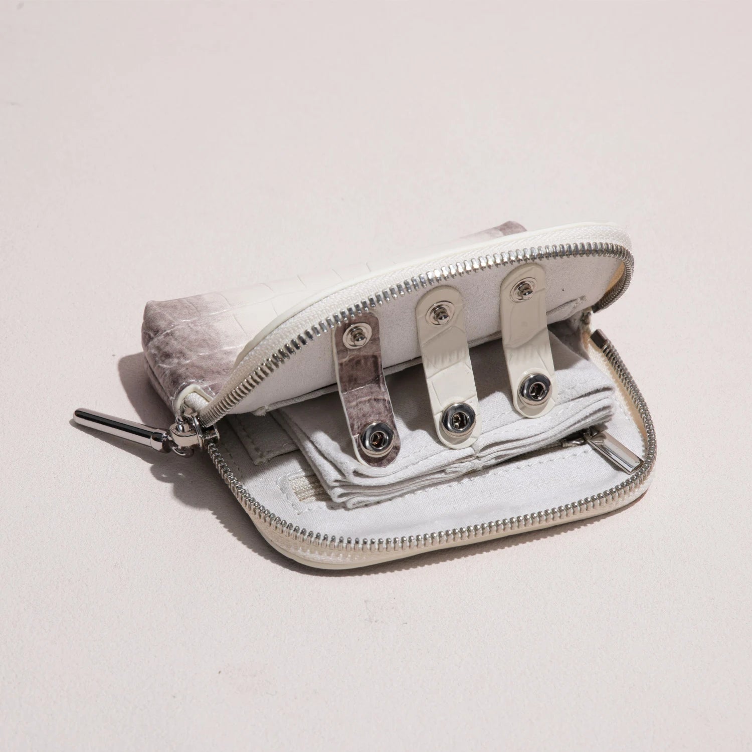 Matin de Chloris - Funda para teléfono MagSafe con ranura para tarjetas y rayas celadón