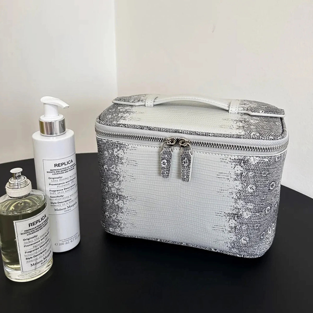 Aurelia Porticus – Lizard-Embossed Top-Grain Cowhide Vanity Bag