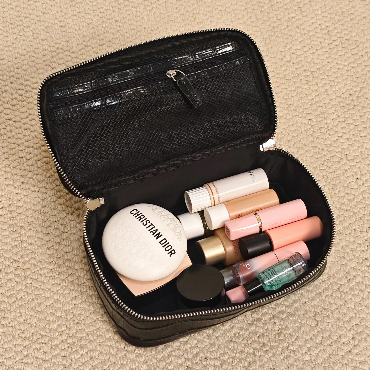 Matin de Chloris - Funda para teléfono MagSafe con ranura para tarjetas y rayas celadón