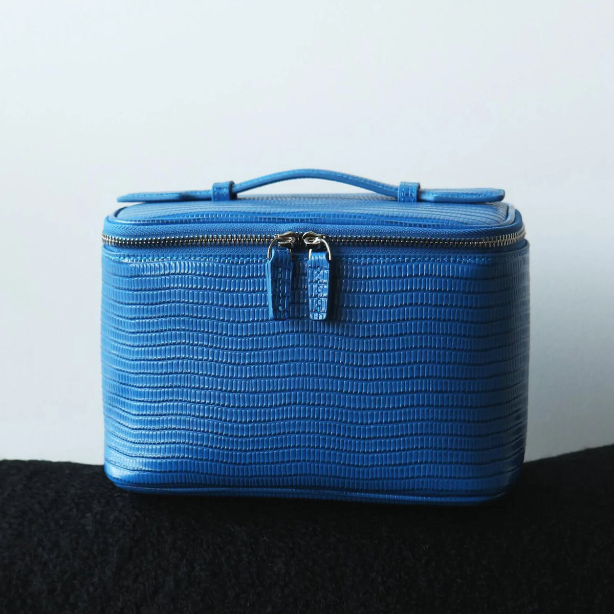Aurelia Porticus – Lizard-Embossed Top-Grain Cowhide Vanity Bag