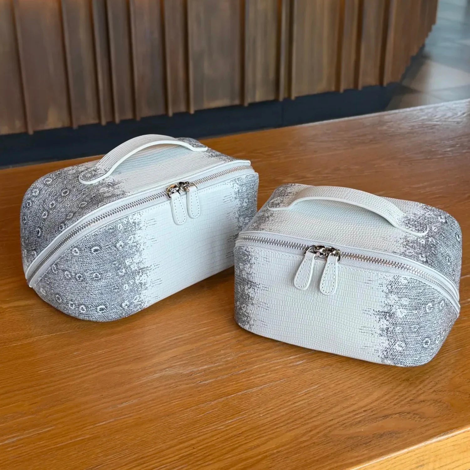Matin de Chloris - Coque Téléphone MagSafe avec Fente Carte à Rayures Céladon