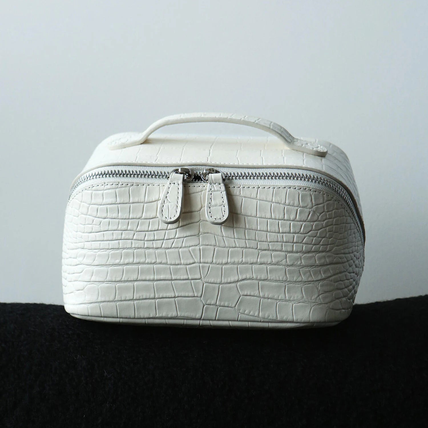Matin de Chloris - Funda para teléfono MagSafe con ranura para tarjetas y rayas celadón