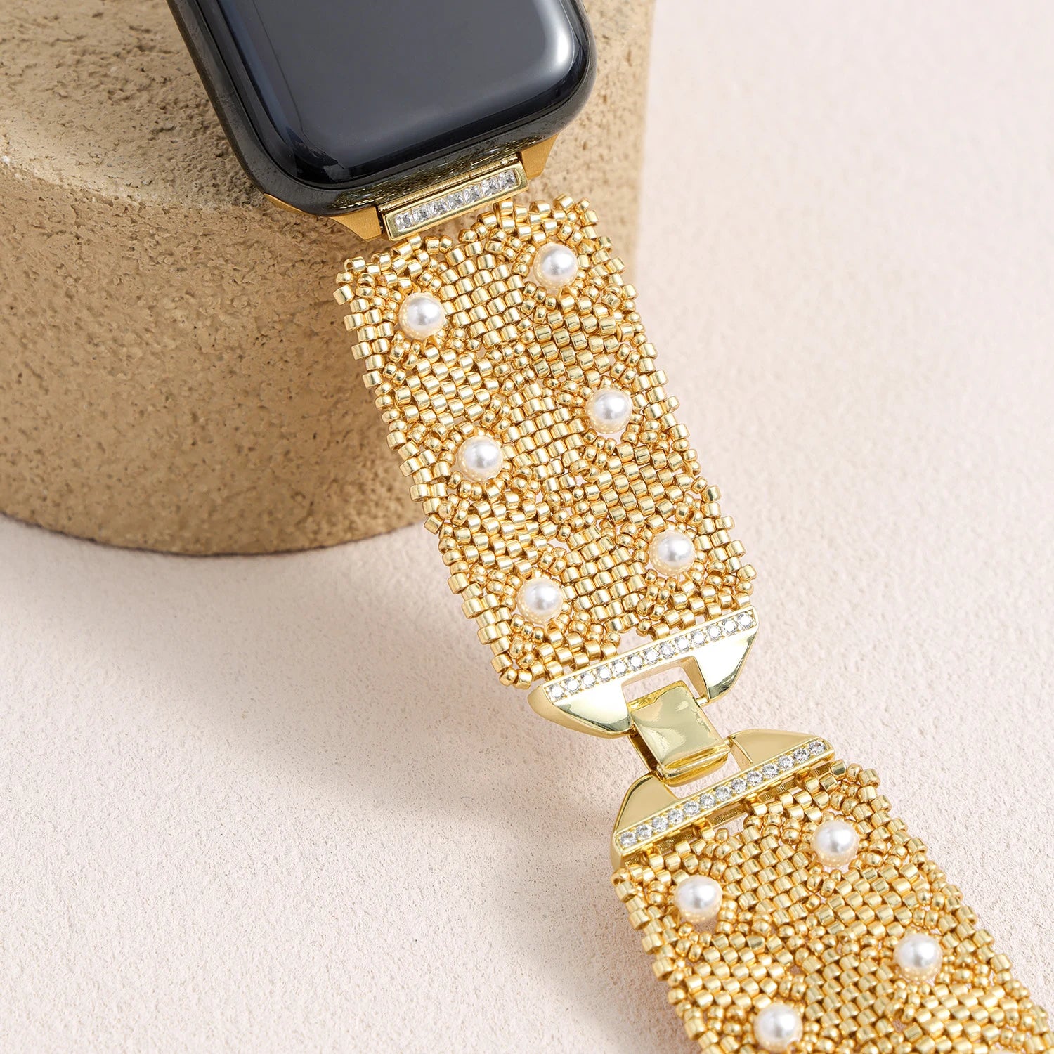 أنطوانيت – سوار ساعة أبل مصنوع يدويًا من لؤلؤ سواروفسكي وكريستال