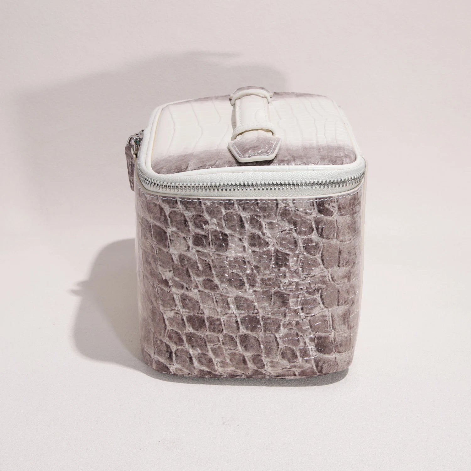 Matin de Chloris - Funda para teléfono MagSafe con ranura para tarjetas y rayas celadón